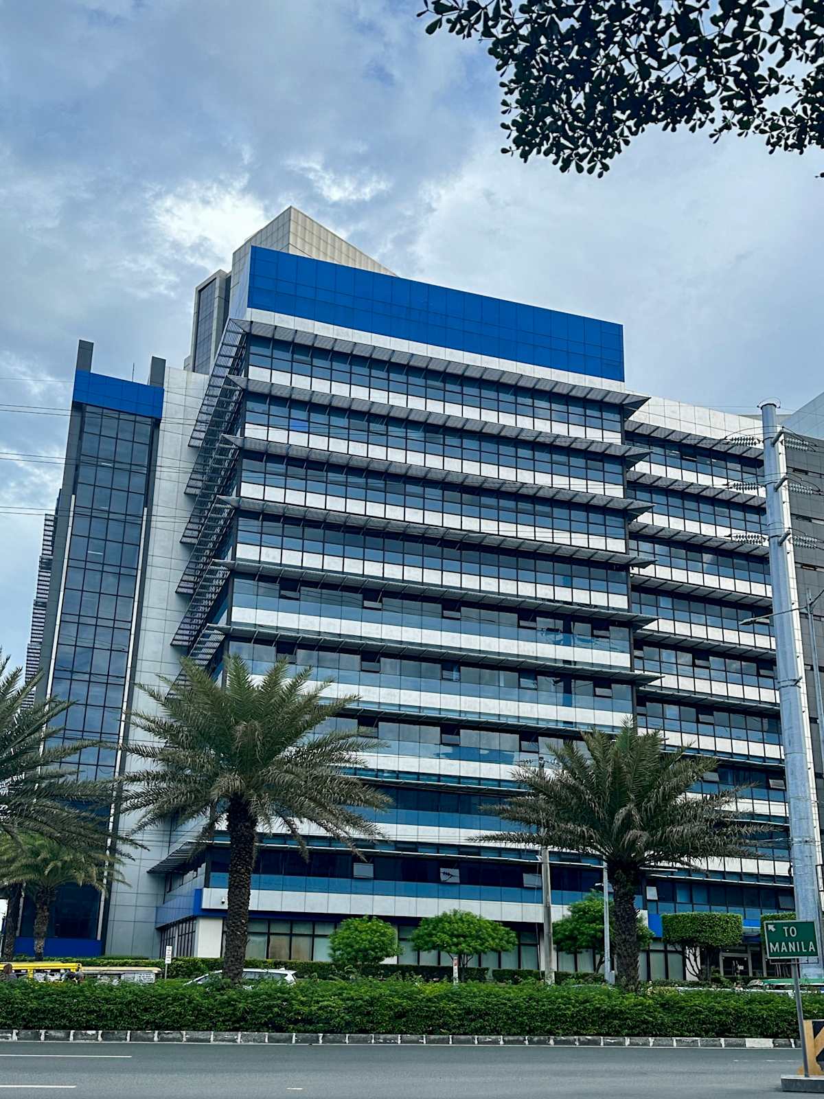 Filinvest One Building photo 2