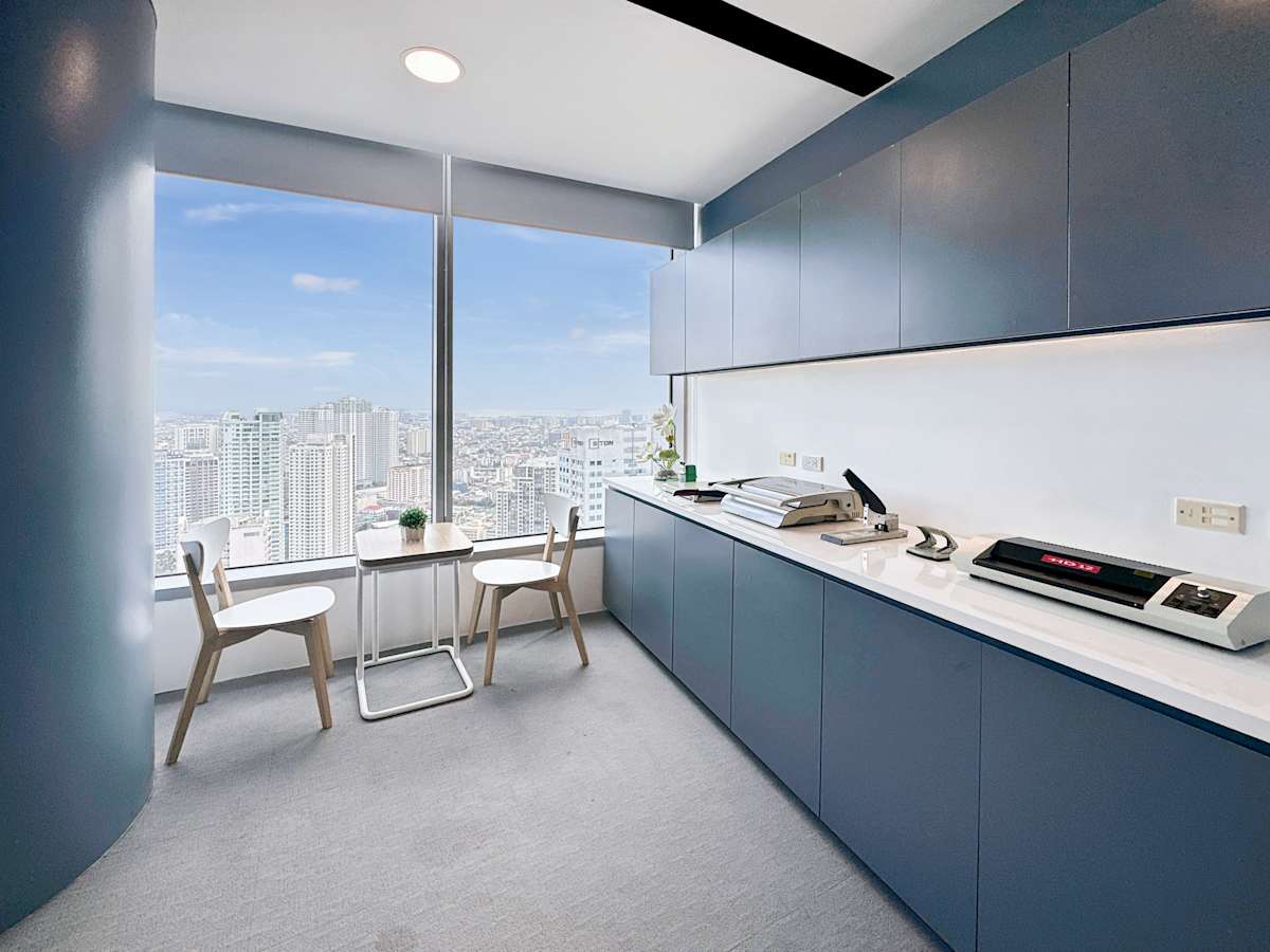 PBCom Tower photo 4