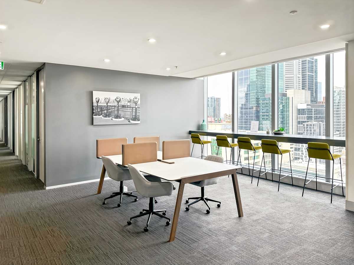180 Lonsdale Street photo 4