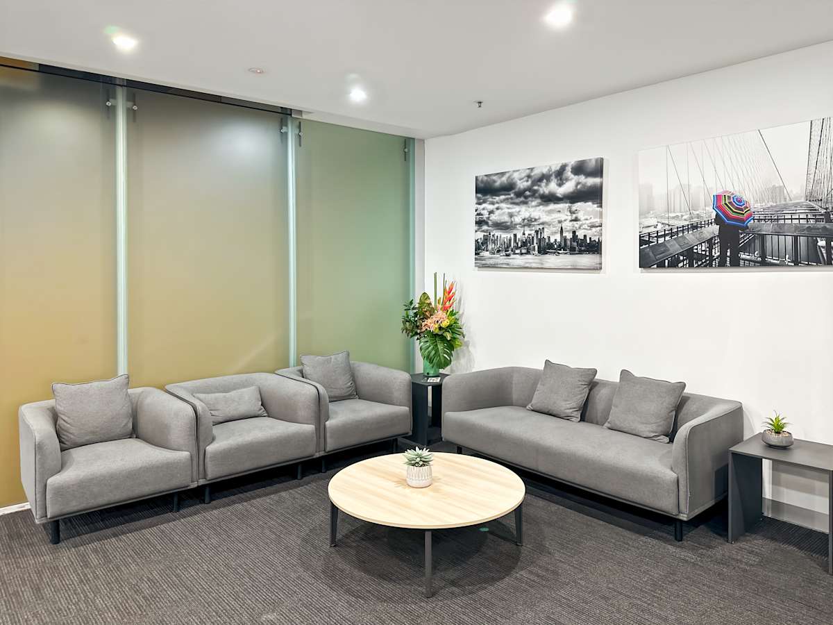 180 Lonsdale Street photo 5