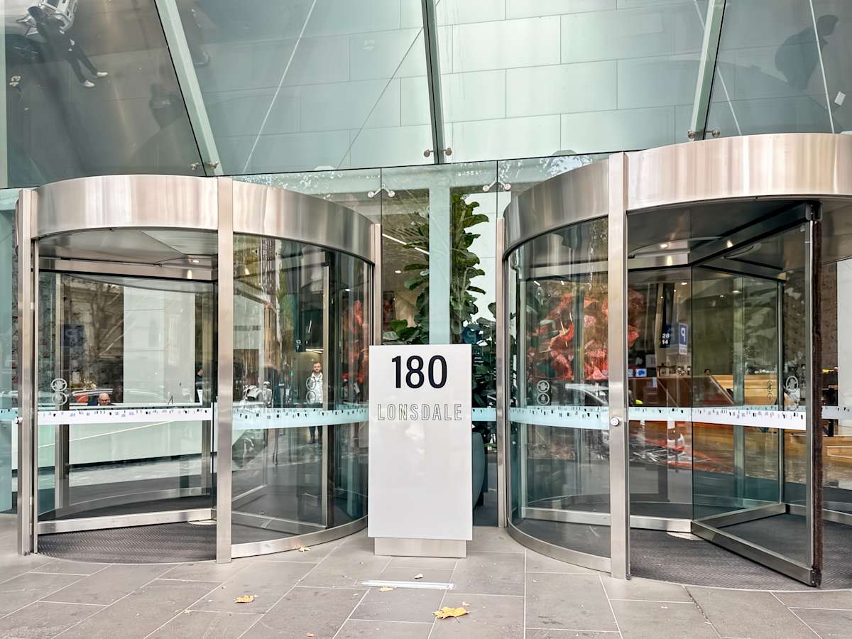 180 Lonsdale Street photo 1