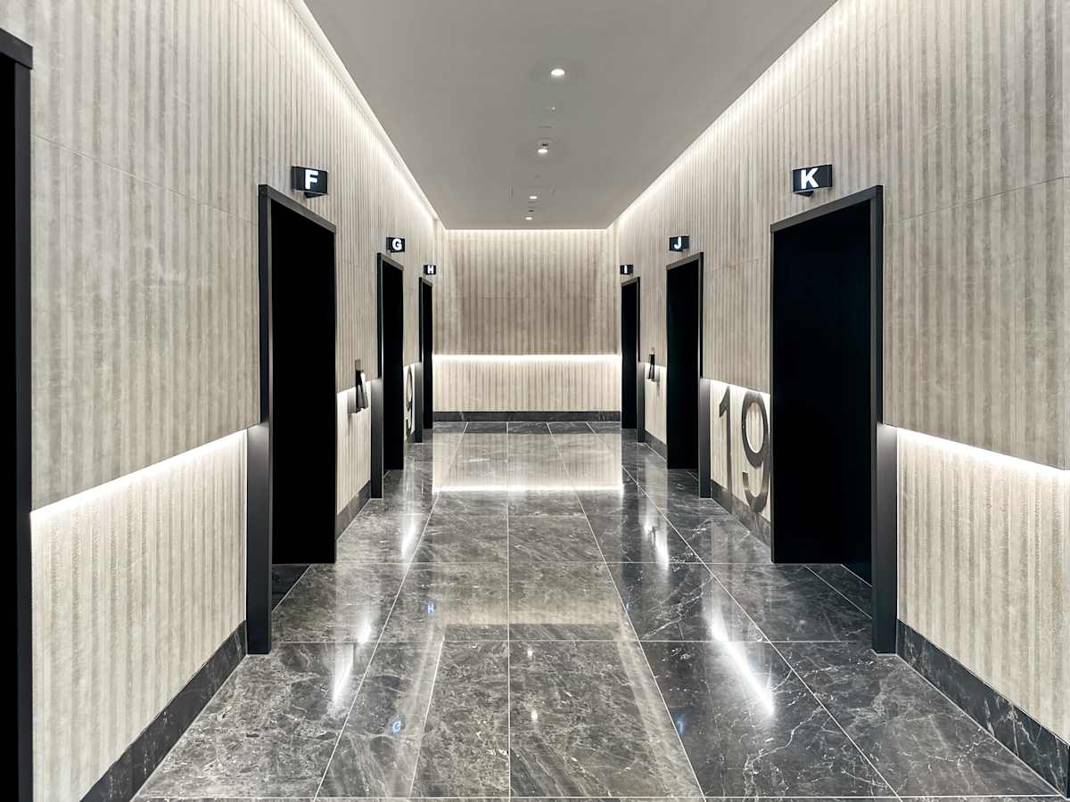 180 Lonsdale Street photo 3