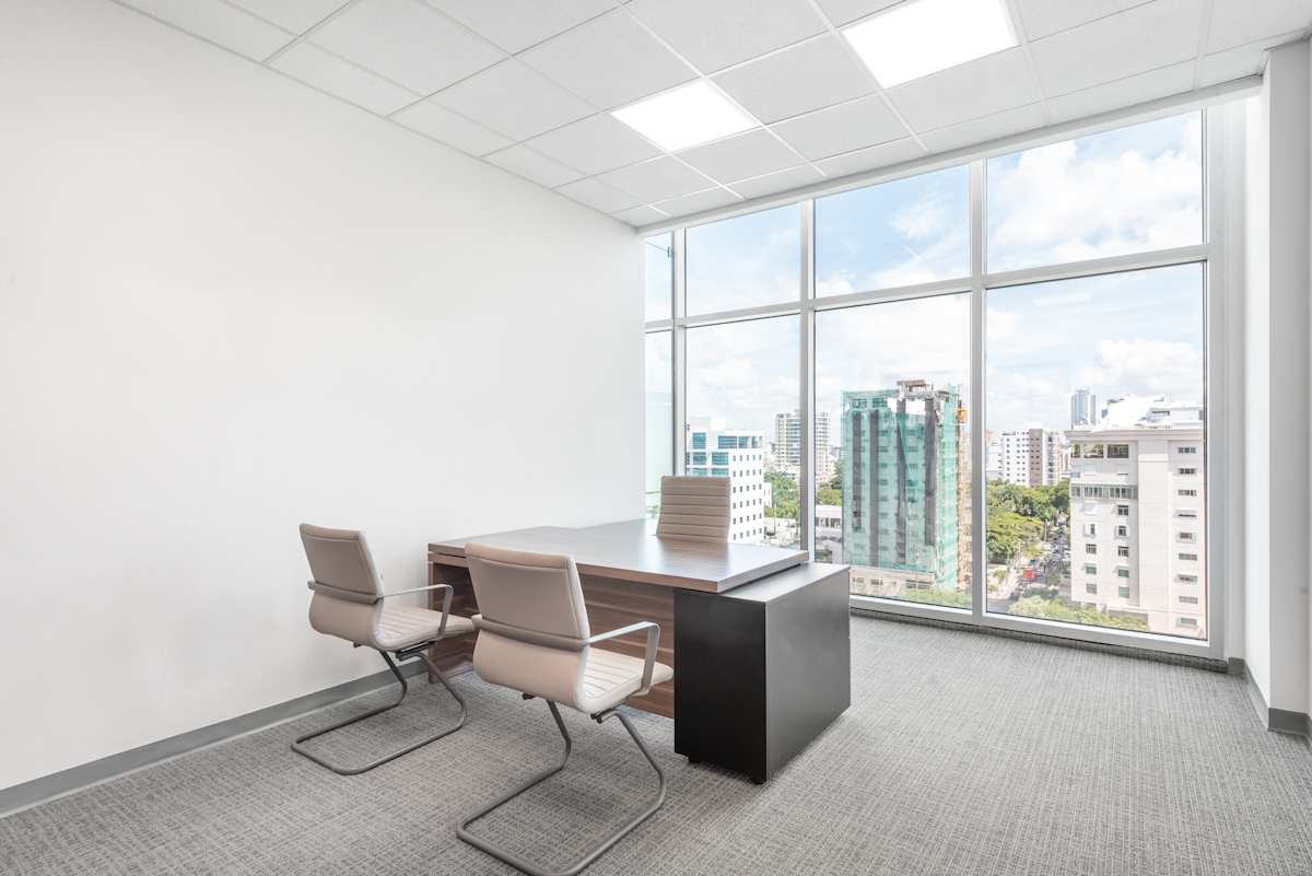 Roble Corporate Centre photo 9