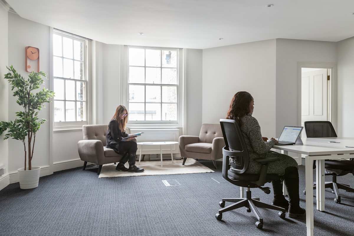 Bloomsbury Square photo 5