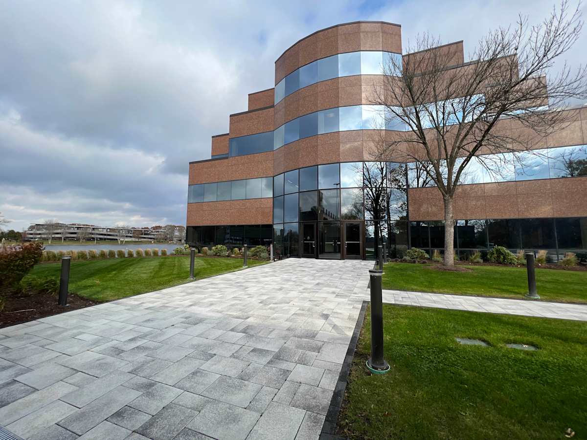 301 Edgewater Place