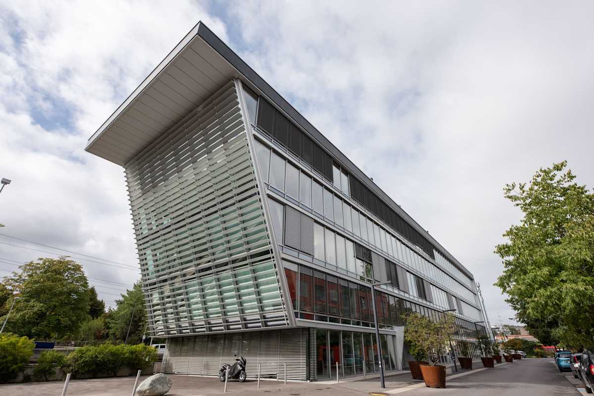 Lakeside Geneva Building photo 1