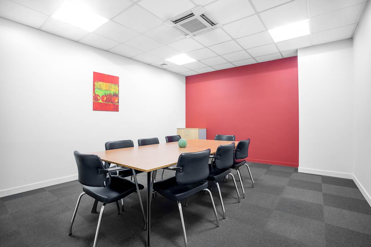 Palladium Office and Residence Building photo 2