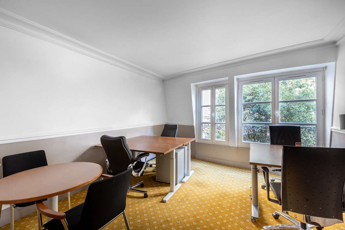 27 rue Bassano photo 3