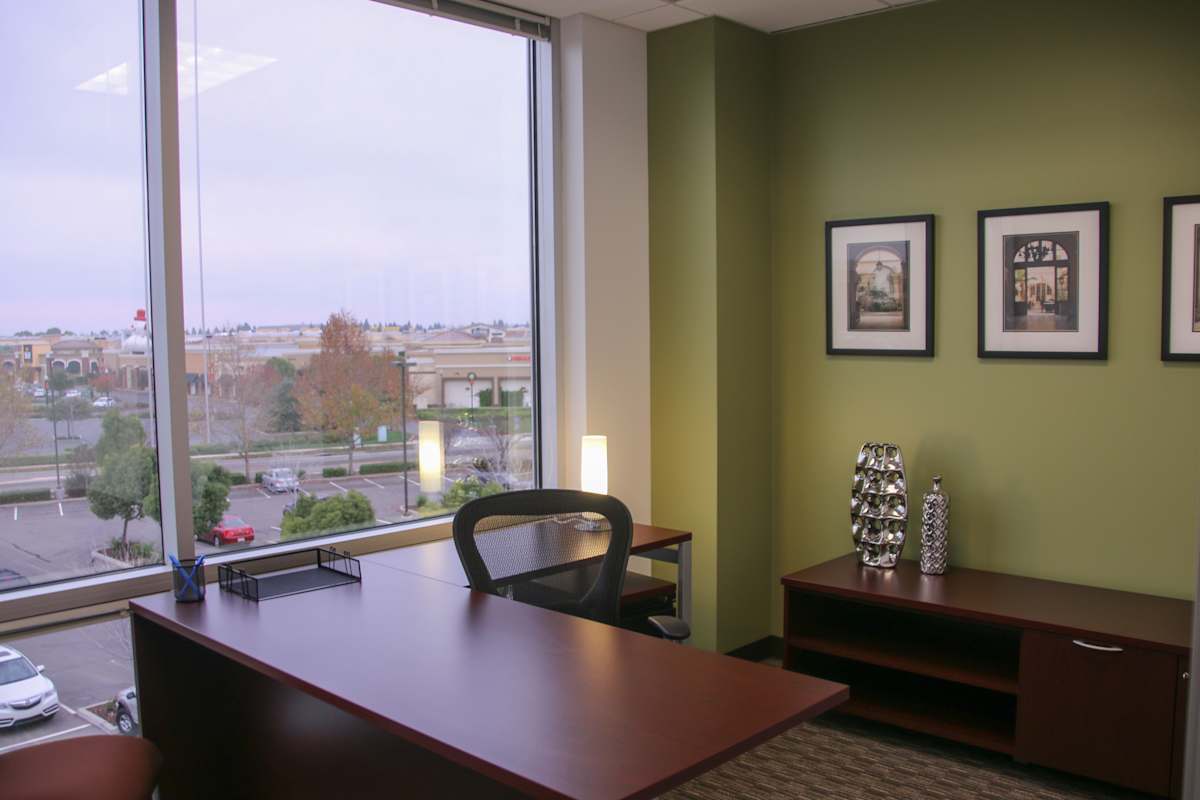 180 Promenade Circle photo 8
