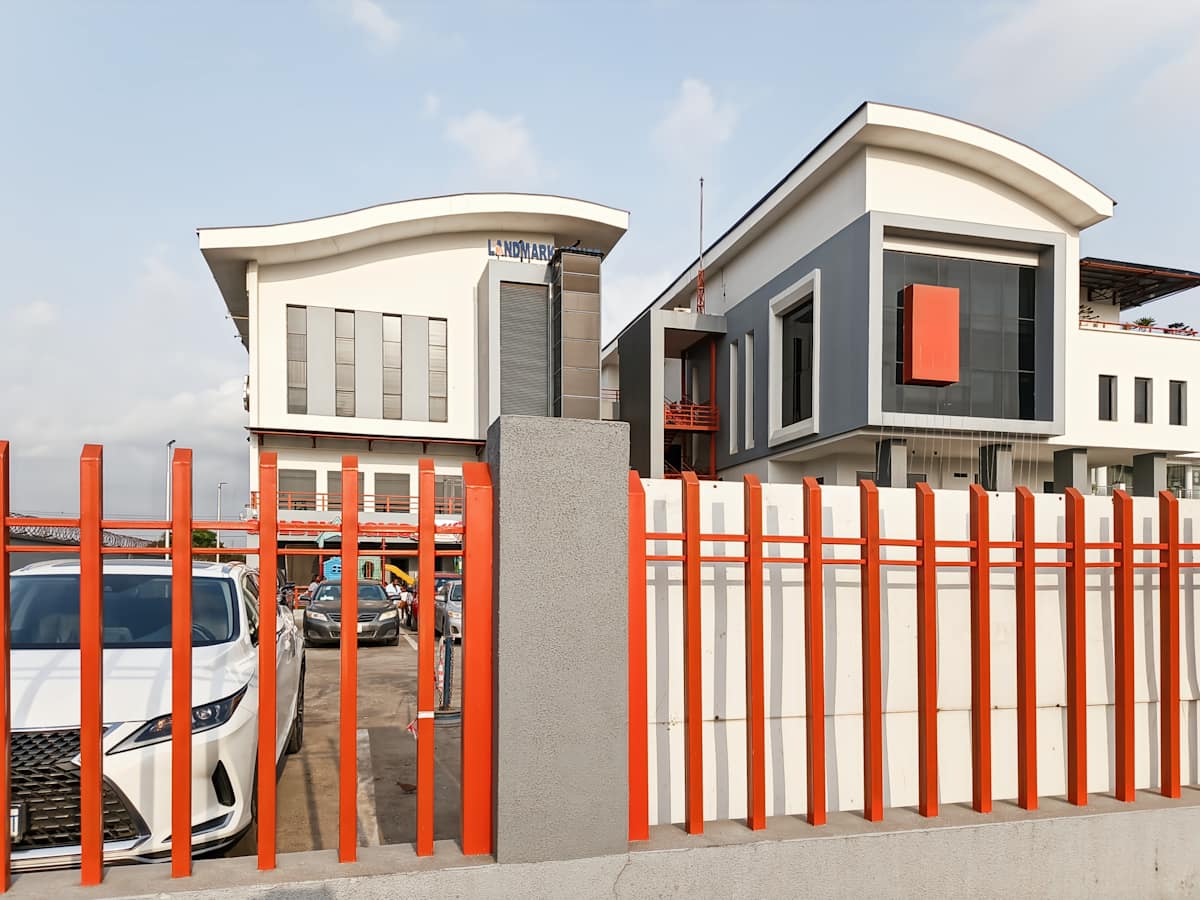 Landmark House photo 1
