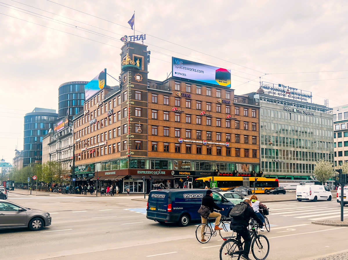 Raadshuspladsen 16