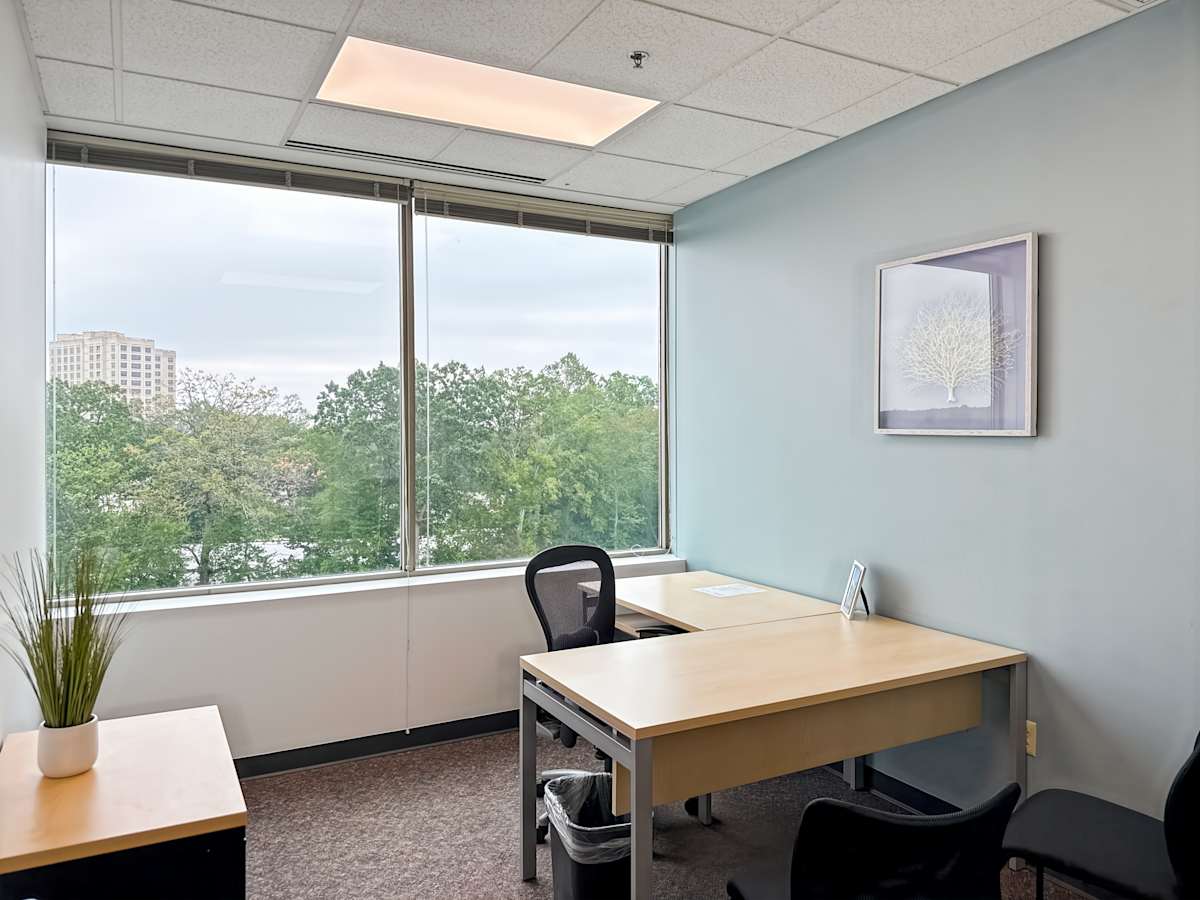 One Reservoir Corporate Center photo 9