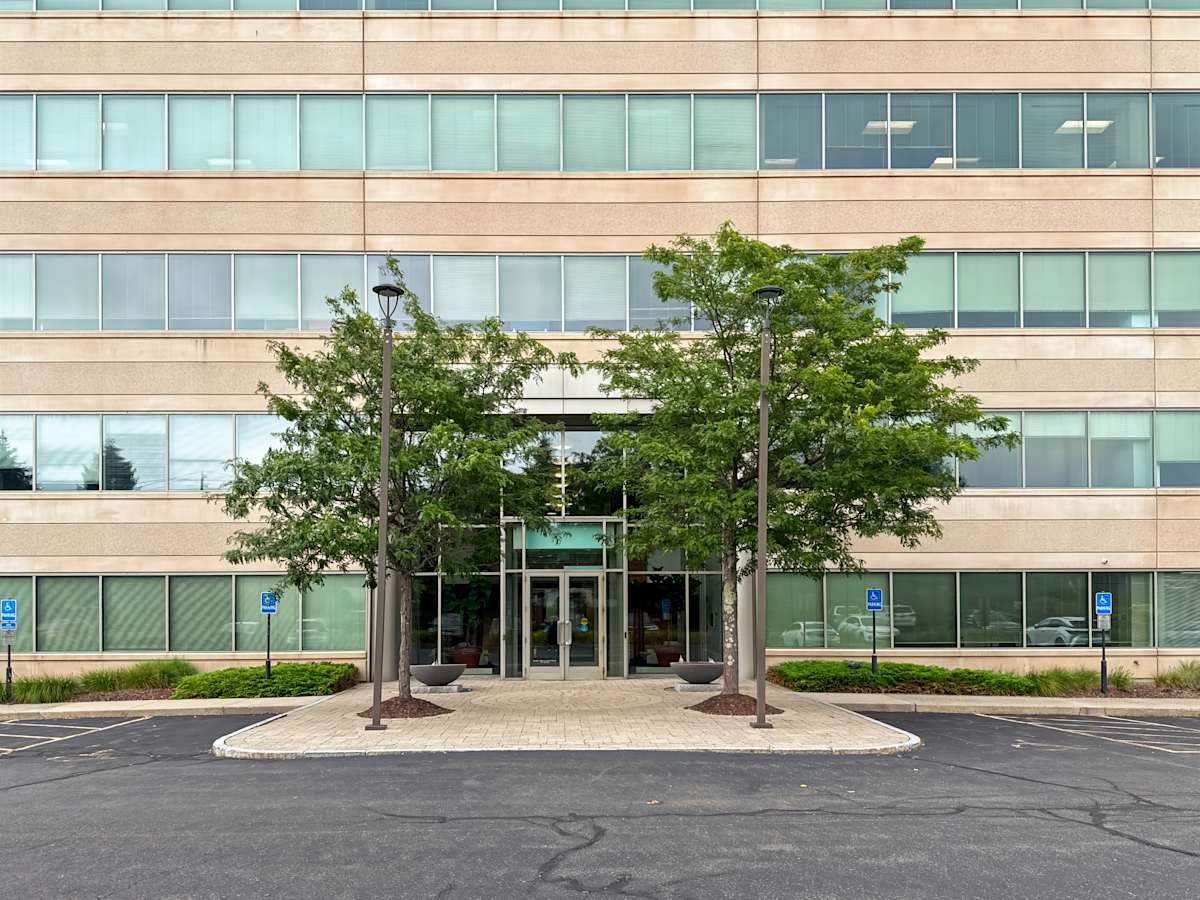 One Reservoir Corporate Center photo 1
