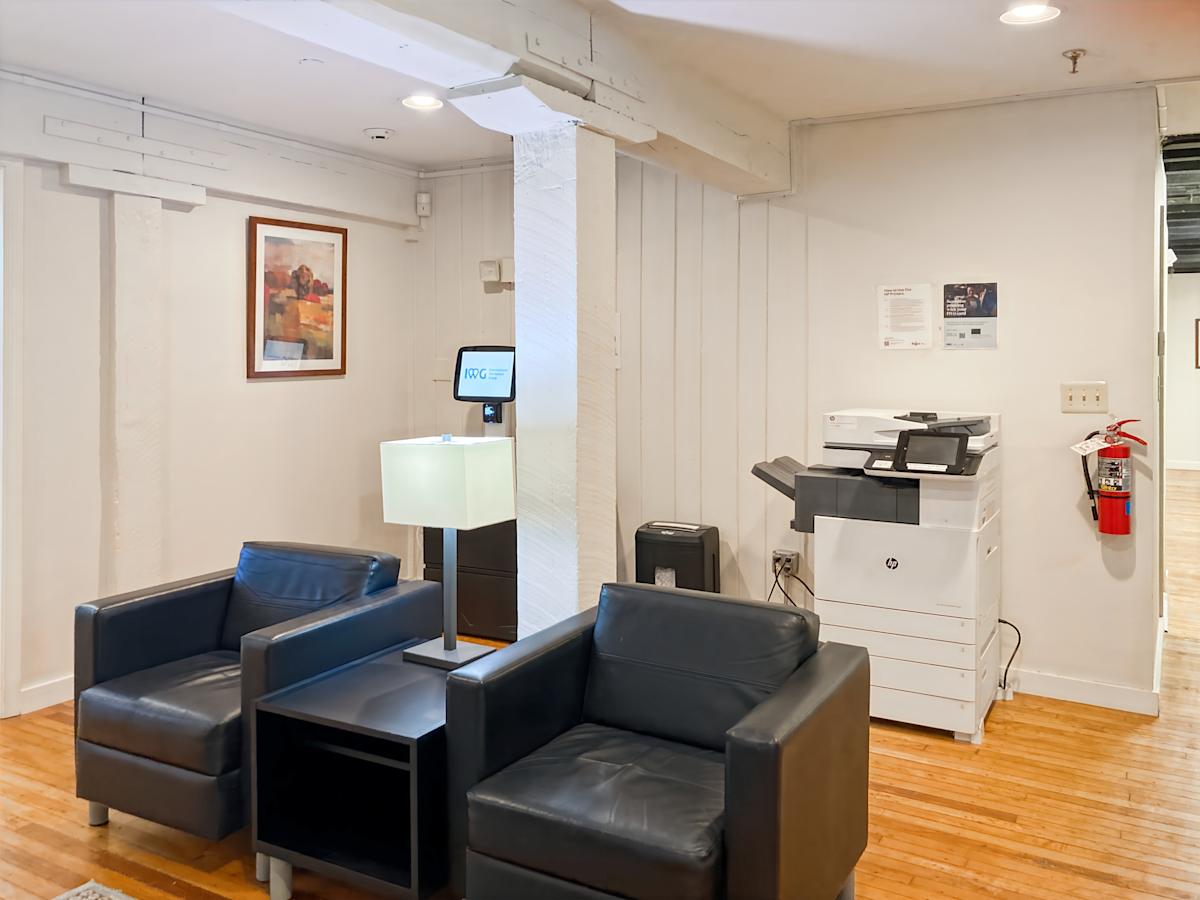 196 West Ashland Street photo 9