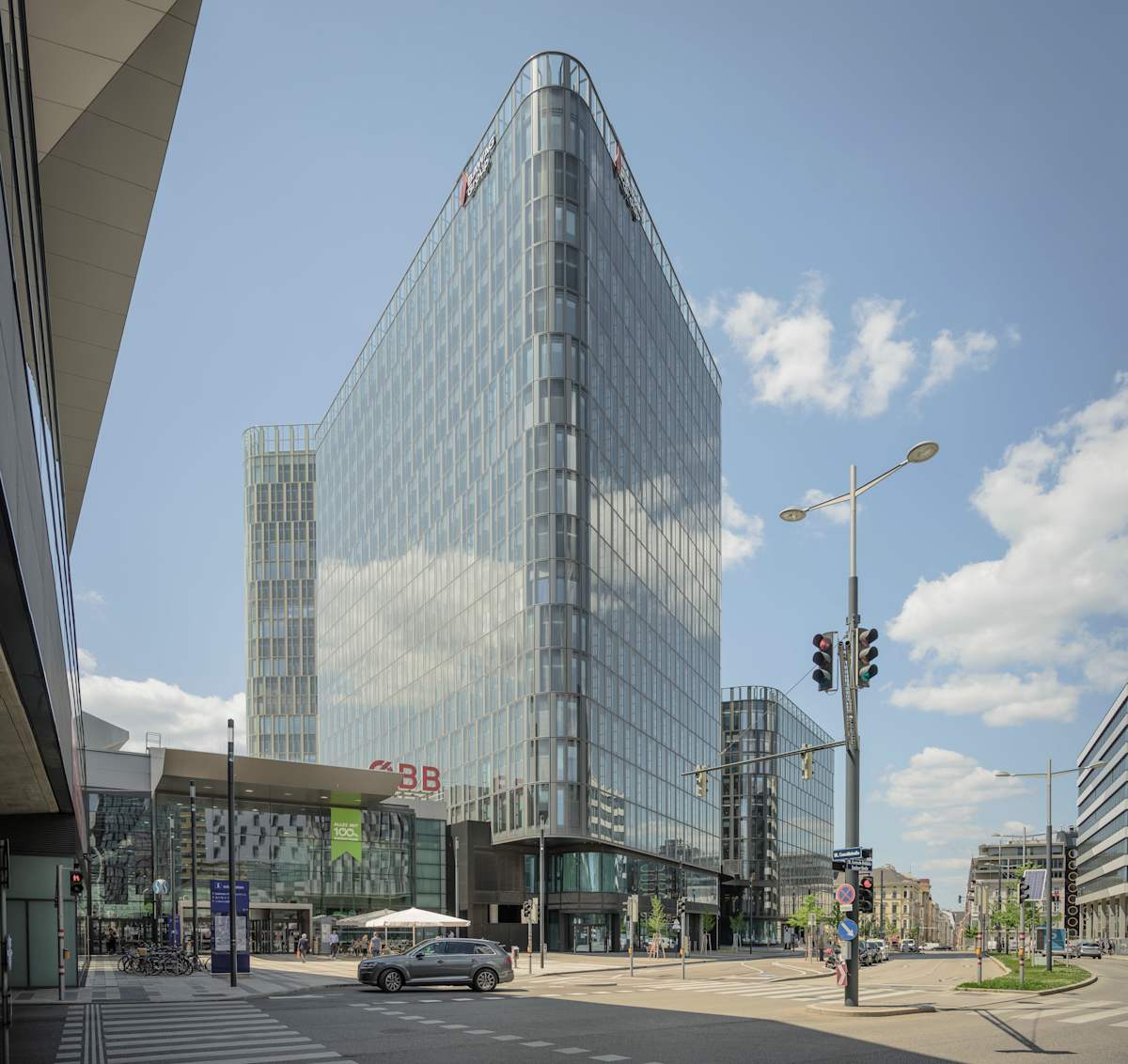 Vienna Main Station photo 1