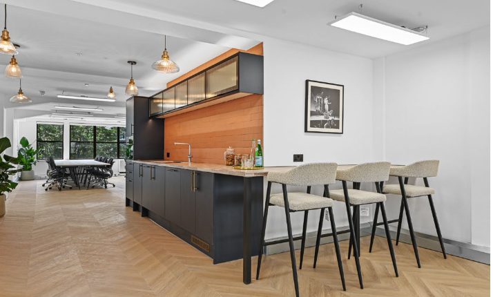 4 Golden Square photo 6