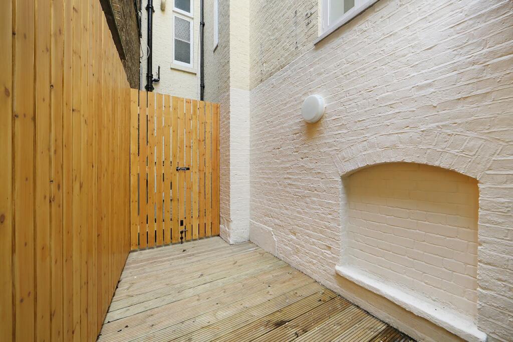 23 Clerkenwell Close photo 6