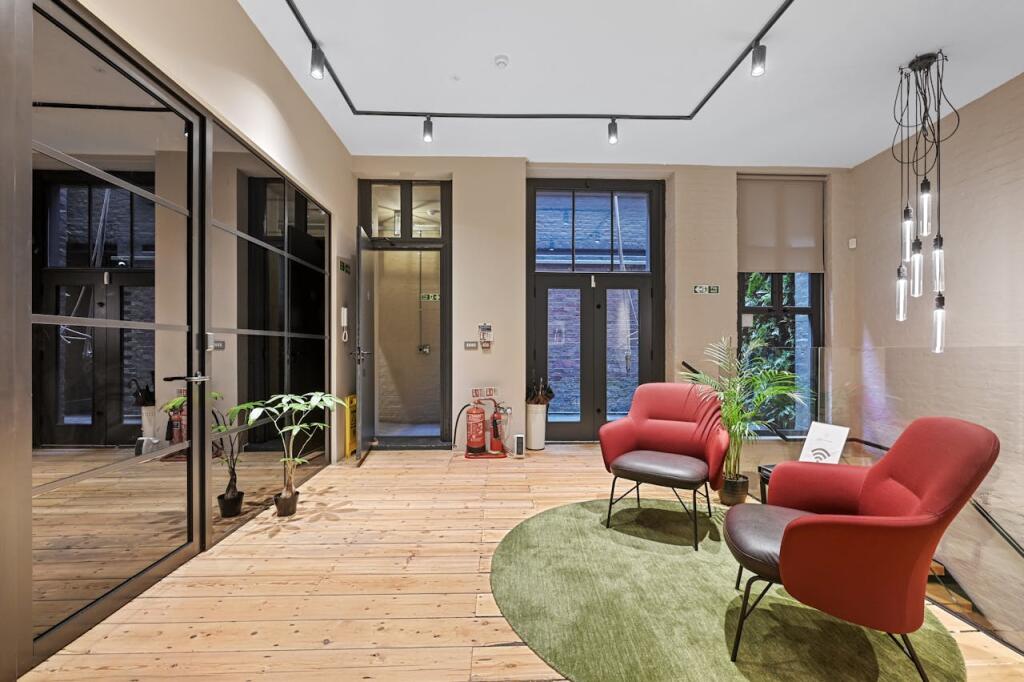 81a Endell Street photo 2