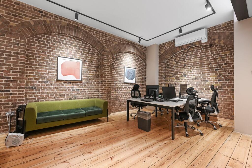 81a Endell Street photo 4
