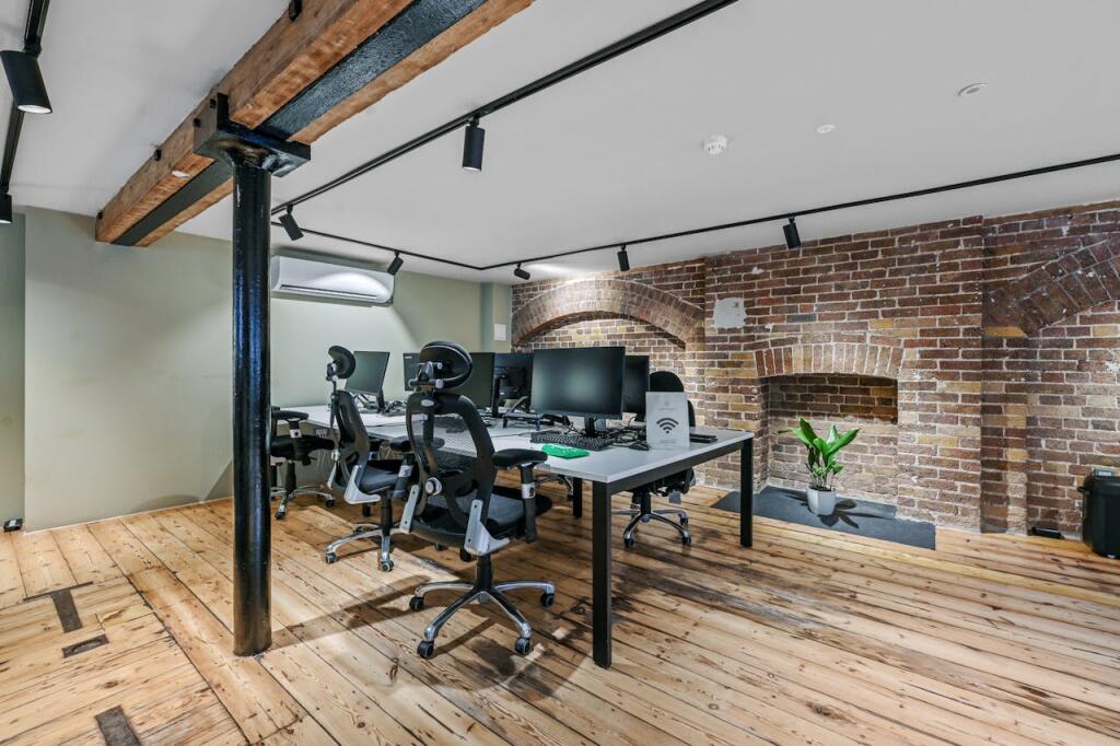 81a Endell Street photo 9