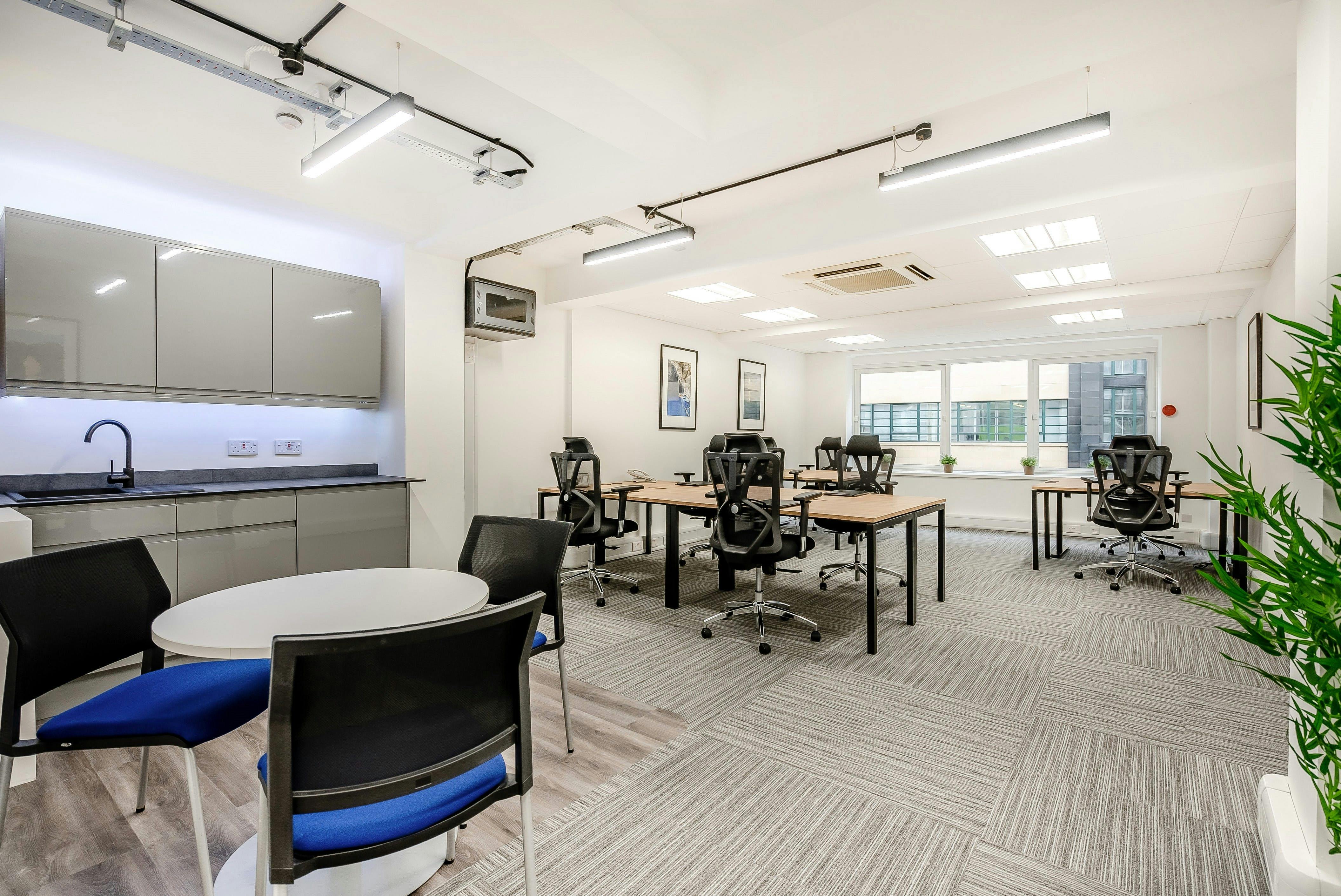 123 MINORIES photo 1