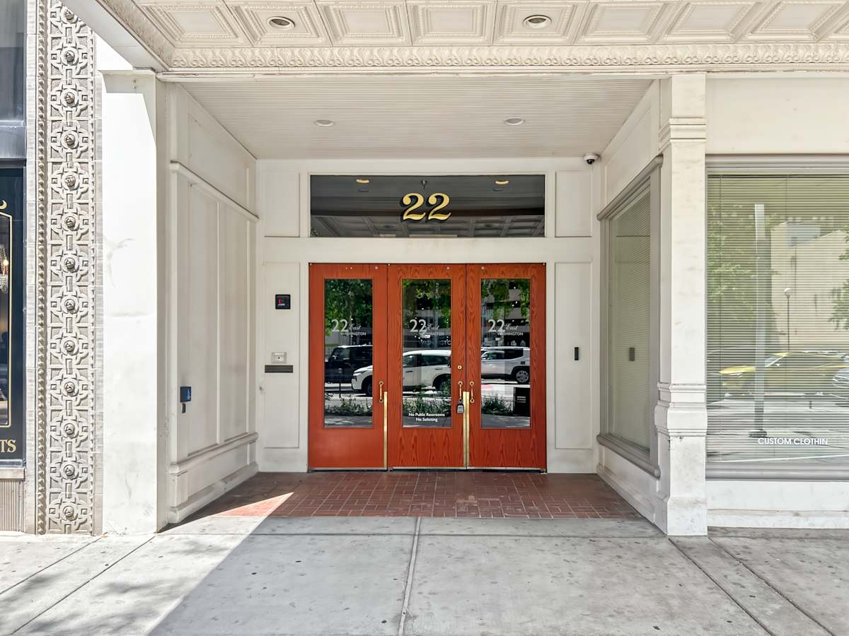 22 E Washington Street photo 1