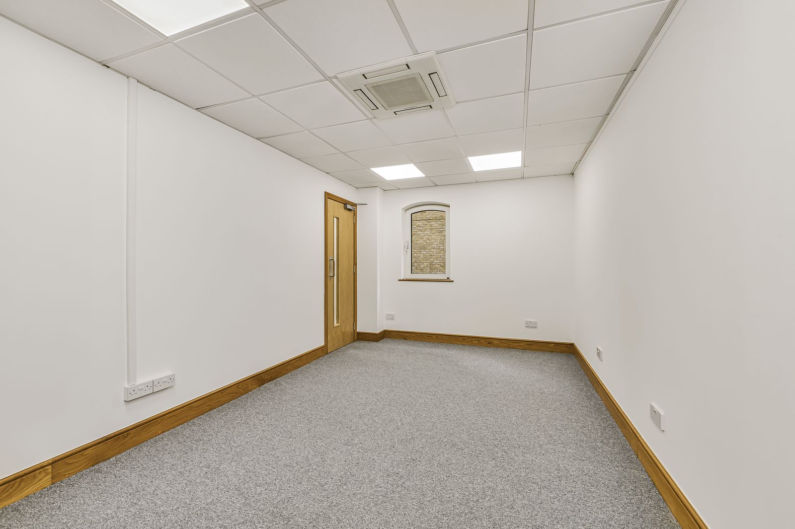 Suite 6, Mill Street photo 3