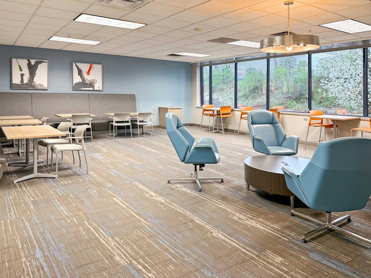 Regus - Grand Rapids, Kenmoor Avenue photo 2