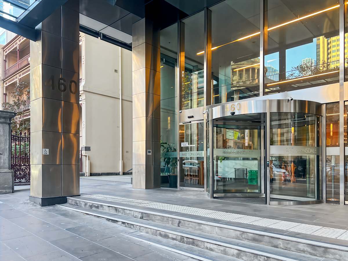 460 Lonsdale Street photo 11