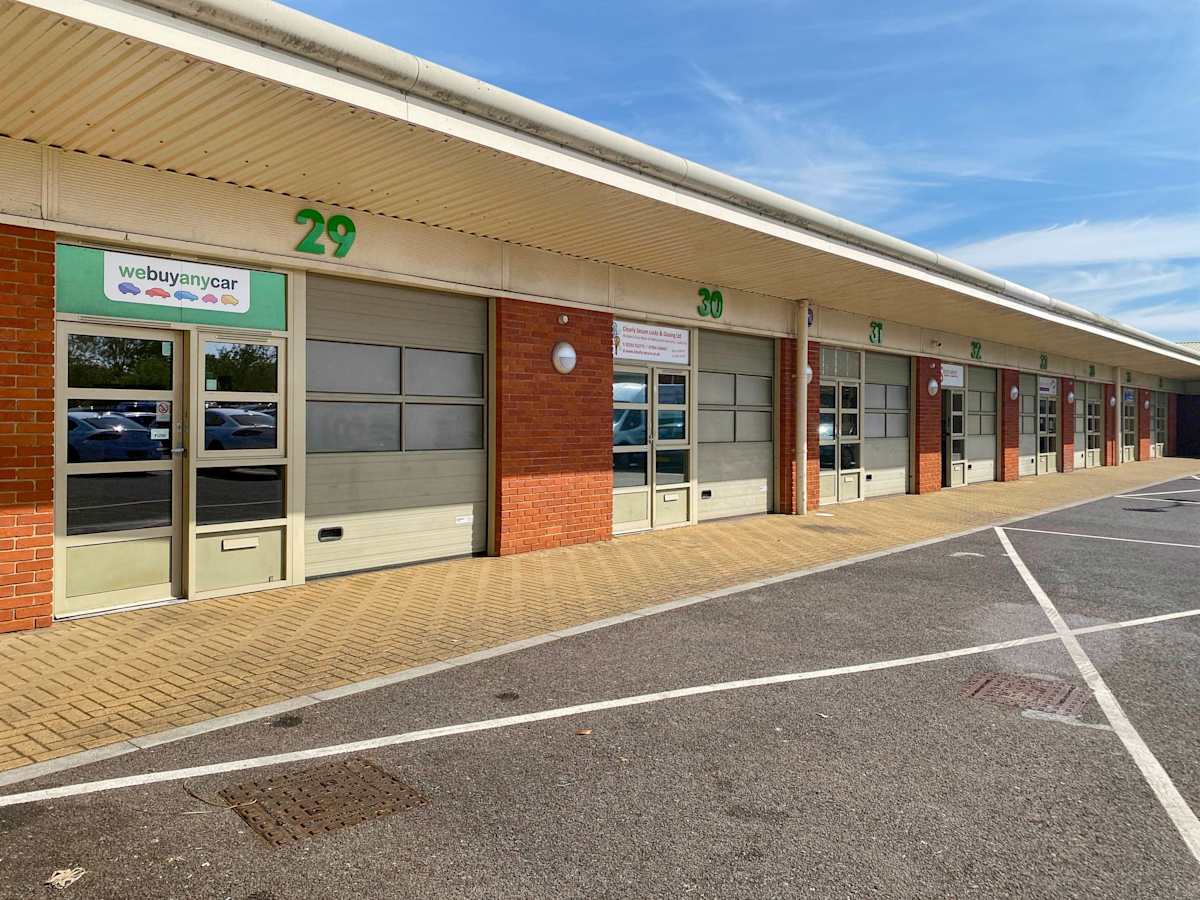 Aerodrome Road photo 12
