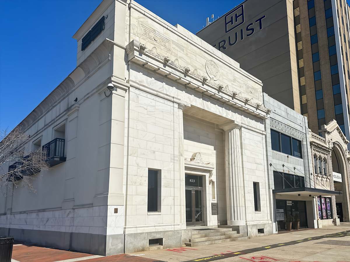 823 Broad St photo 1