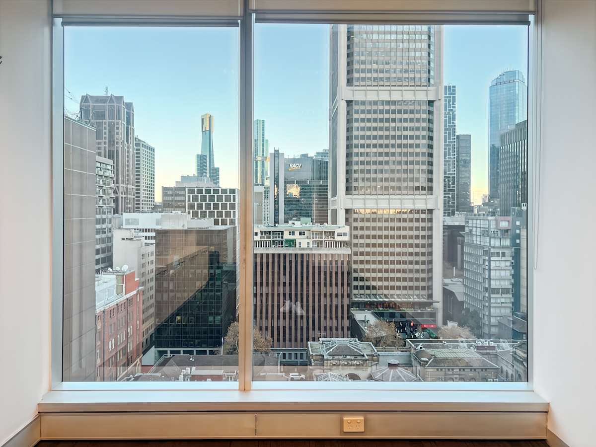 460 Lonsdale Street photo 2