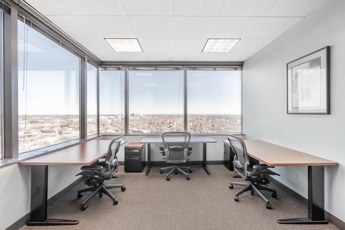 1600 Corporate Center photo 4