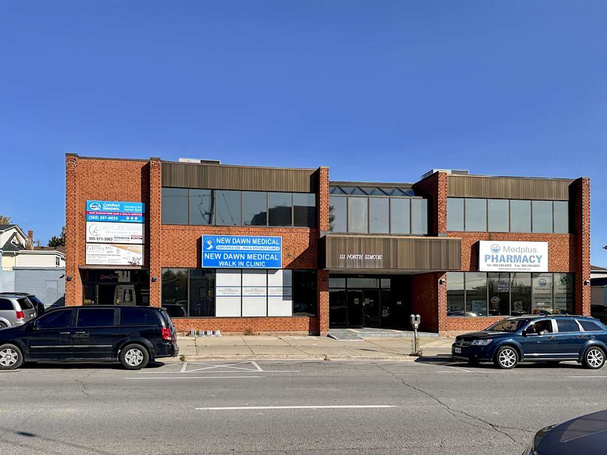 111 Simcoe Street N photo 1