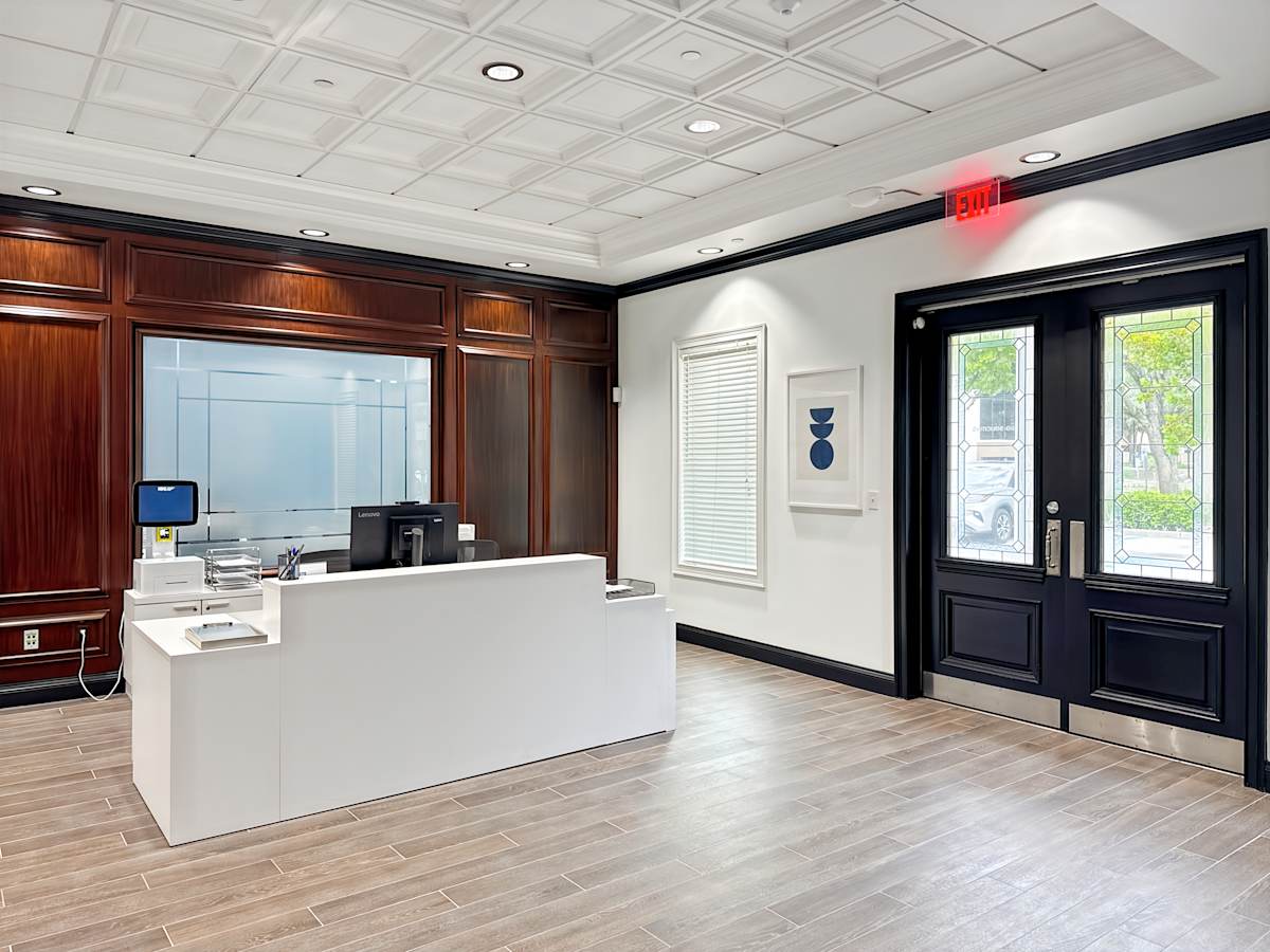 235 N Westmonte Dr photo 2