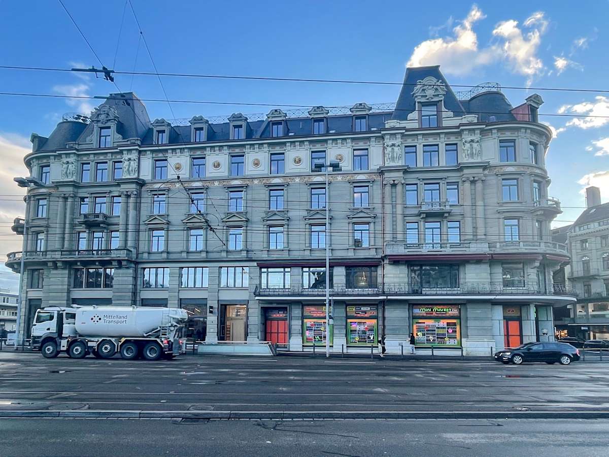 Bahnhofplatz 1 photo 1