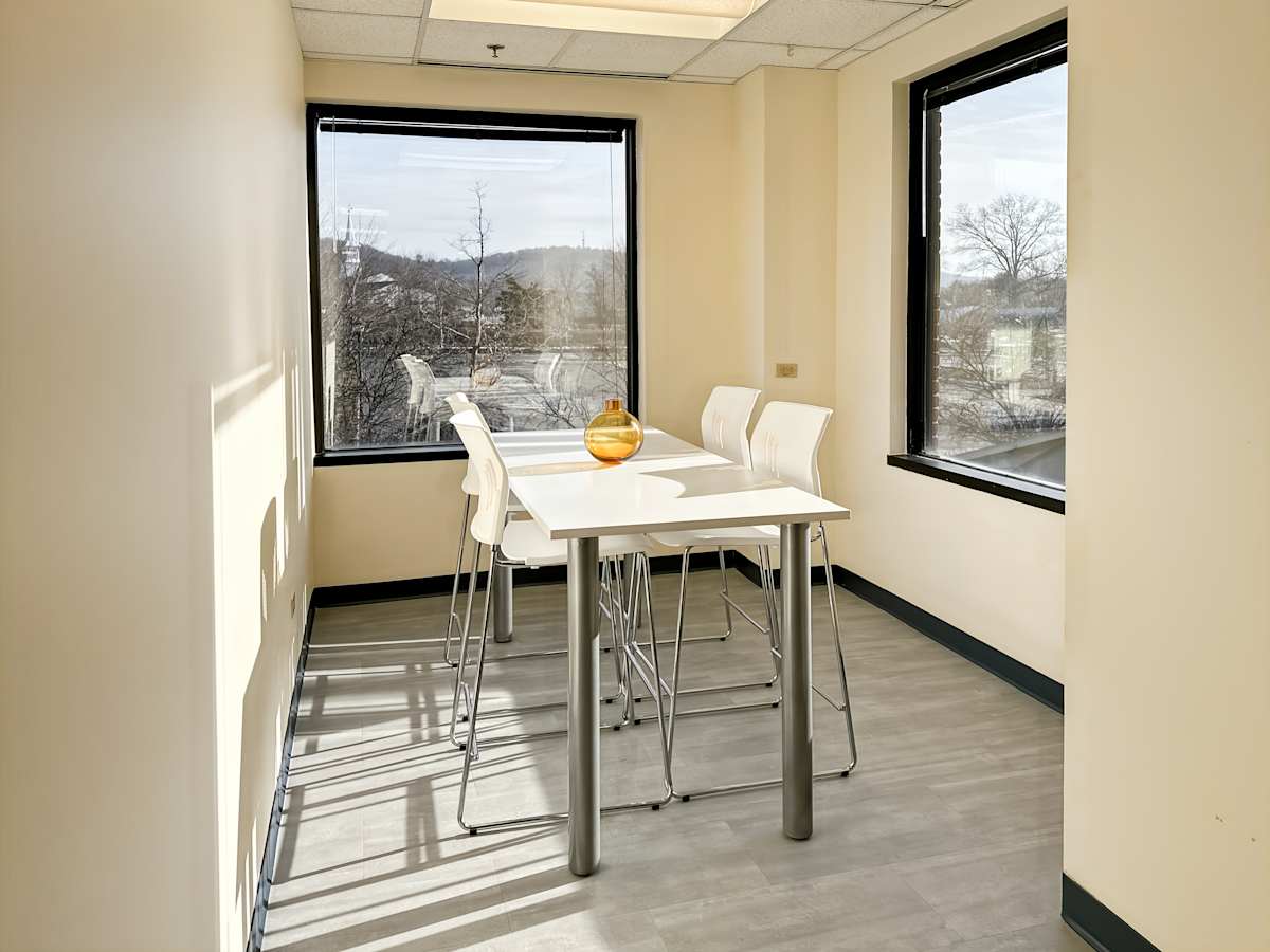 1 Crossroads Dr photo 5