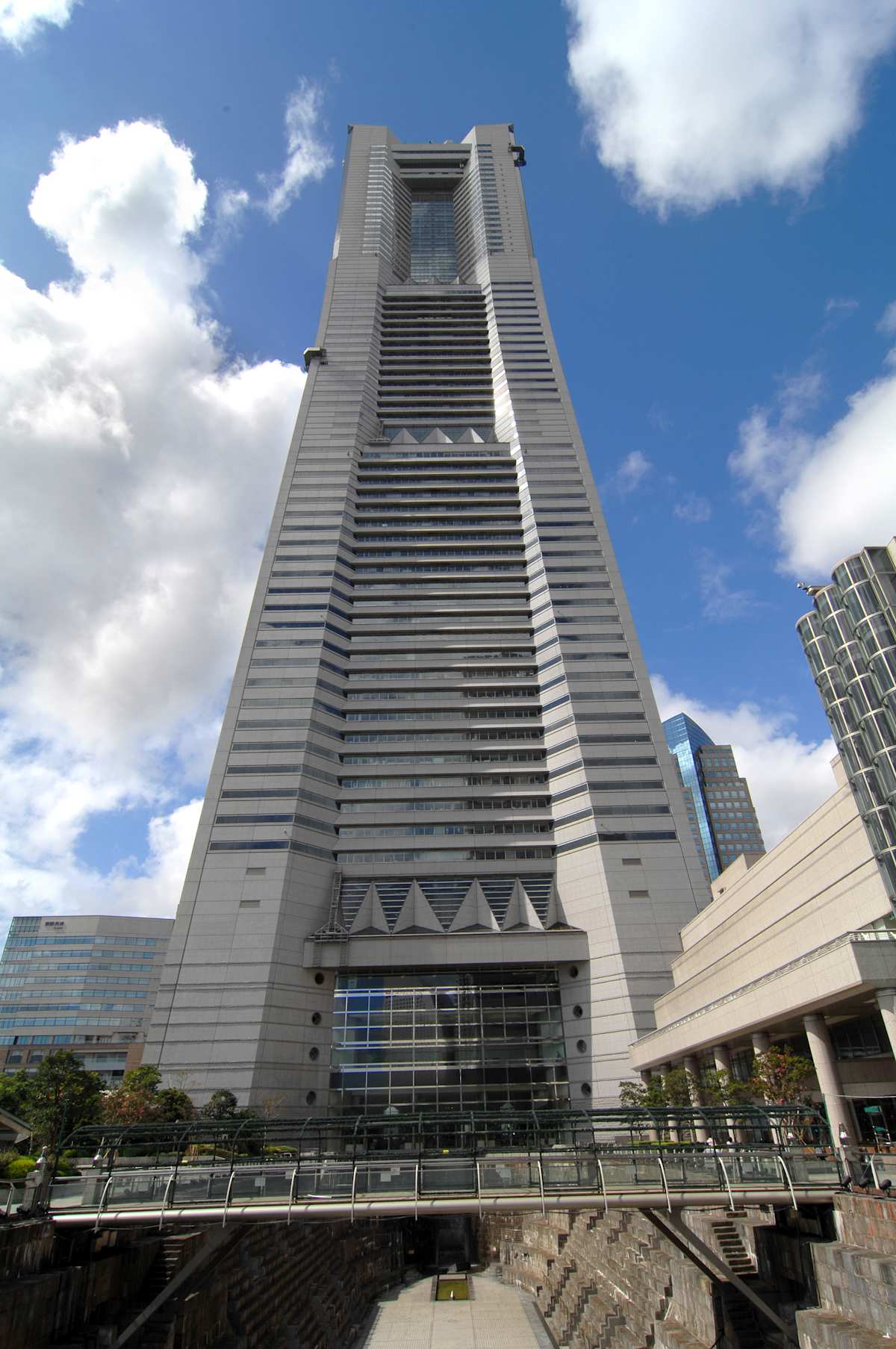 Yokohama Landmark Tower photo 1