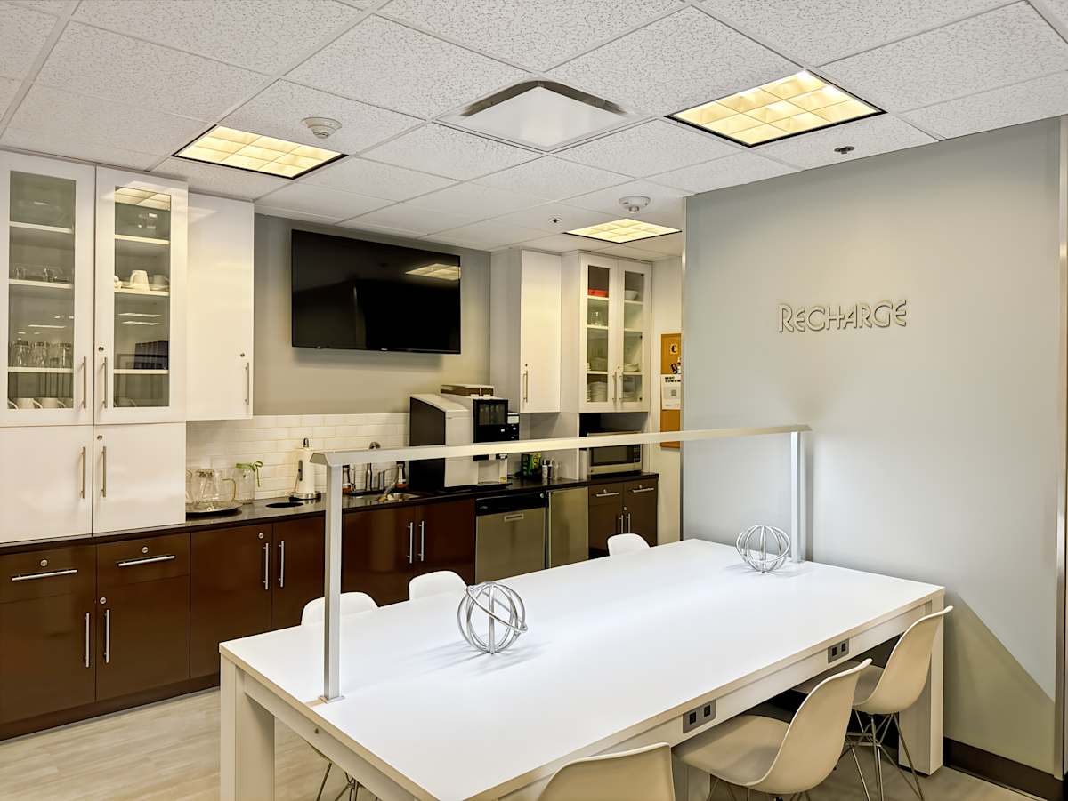 Executive Towers West photo 6