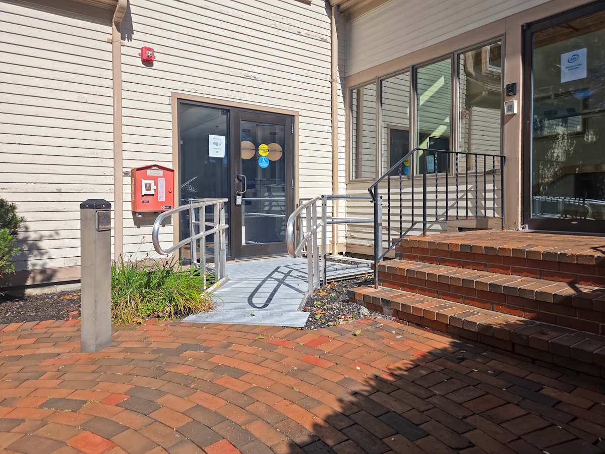1025 Plain St photo 1