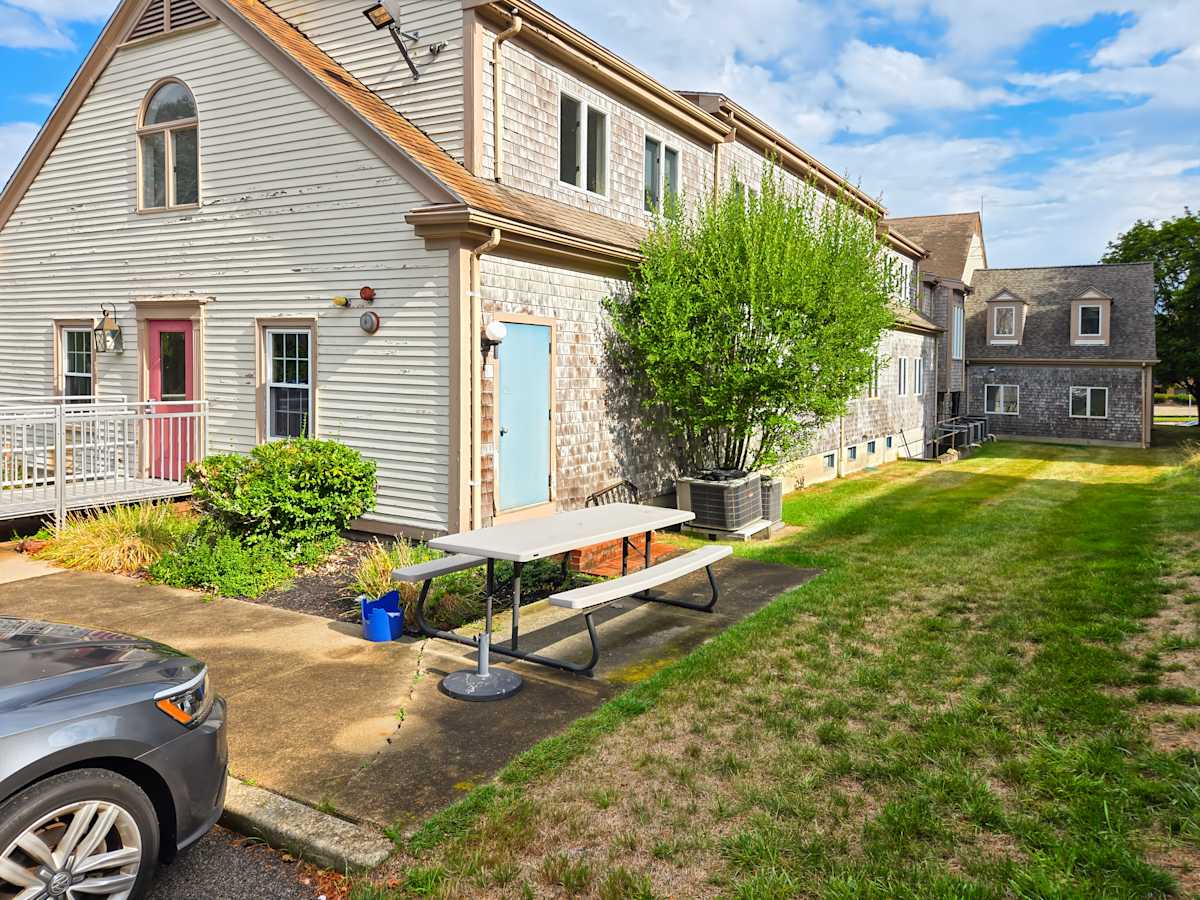 1025 Plain St photo 12