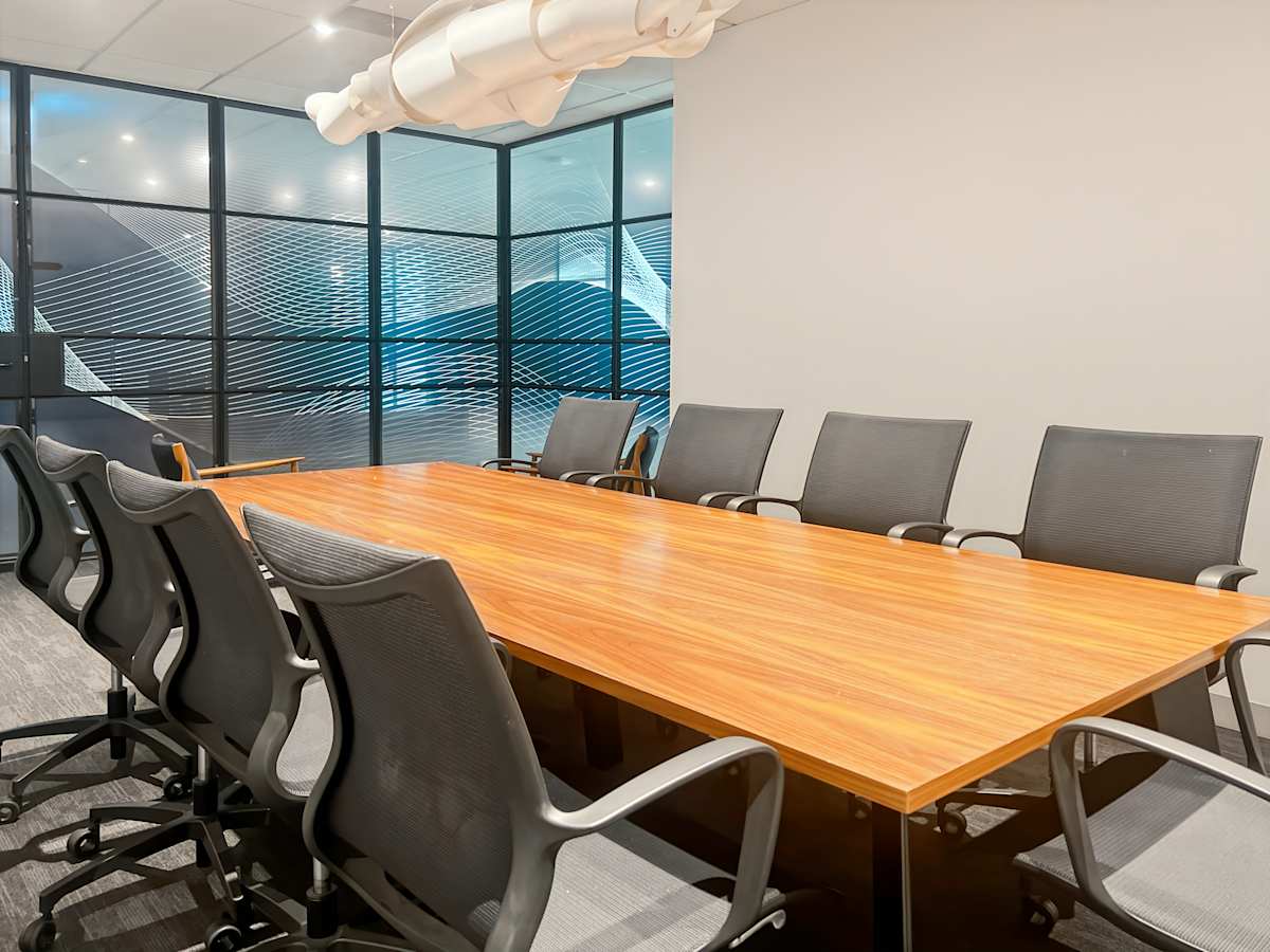 460 Lonsdale Street photo 3