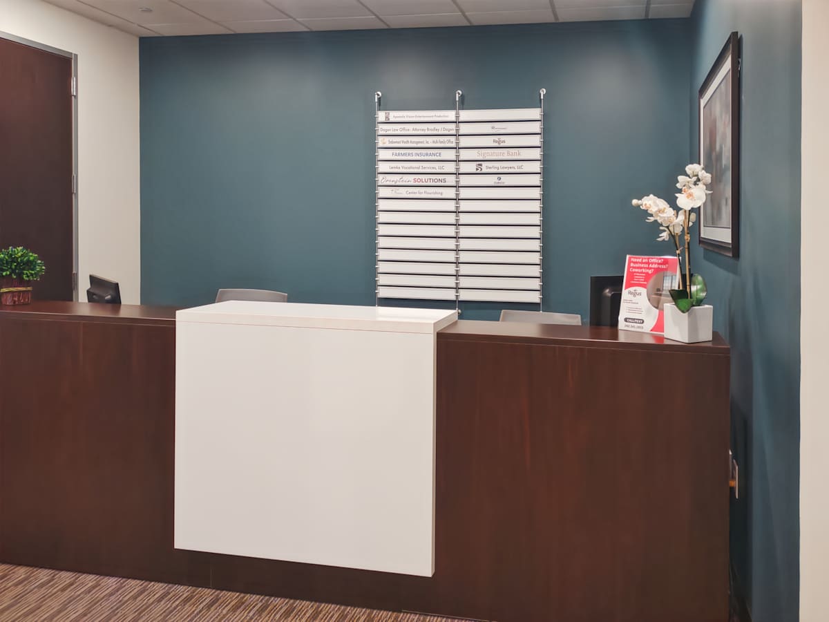 Riverwood Corporate Center I photo 2