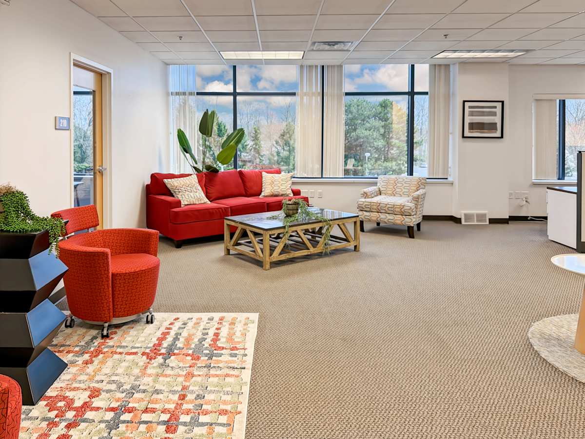 Regus - Grand Rapids, Kenmoor Avenue photo 12