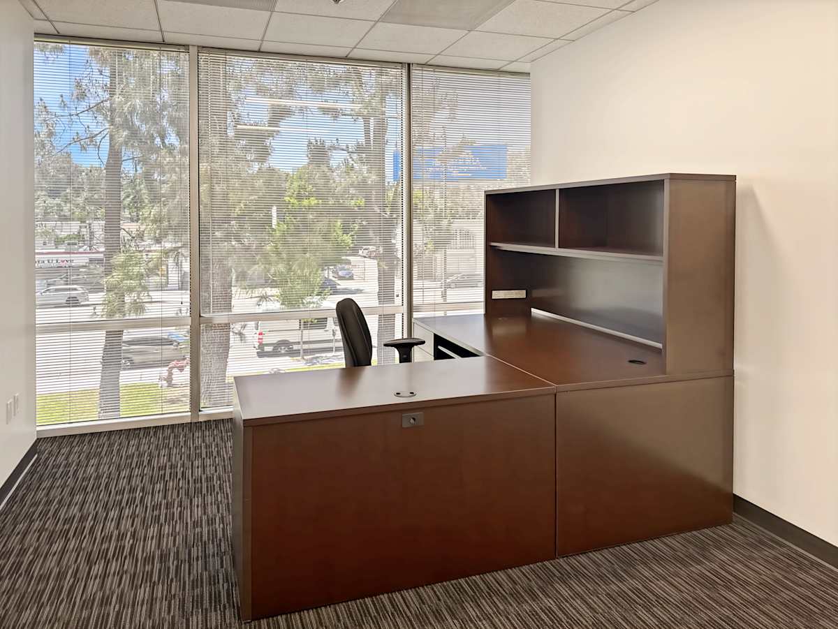 21031 Ventura Boulevard photo 6