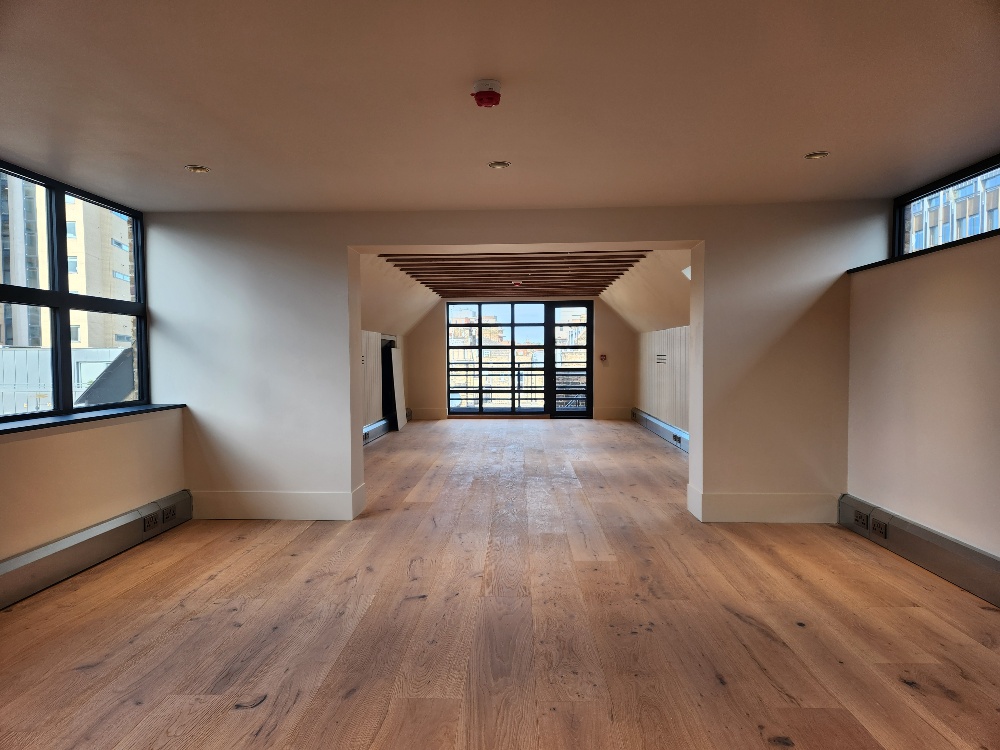 16 Mortimer Street photo 2