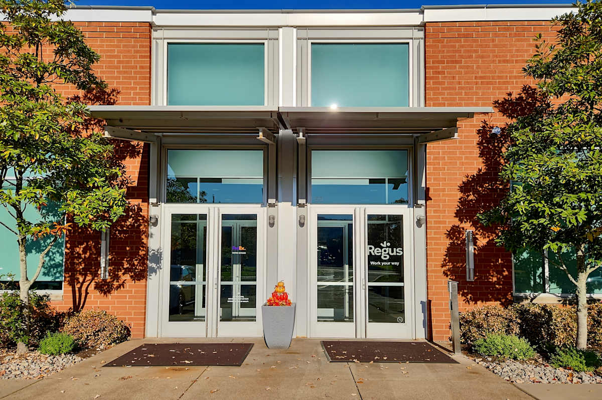 50 Pennwood Place photo 1