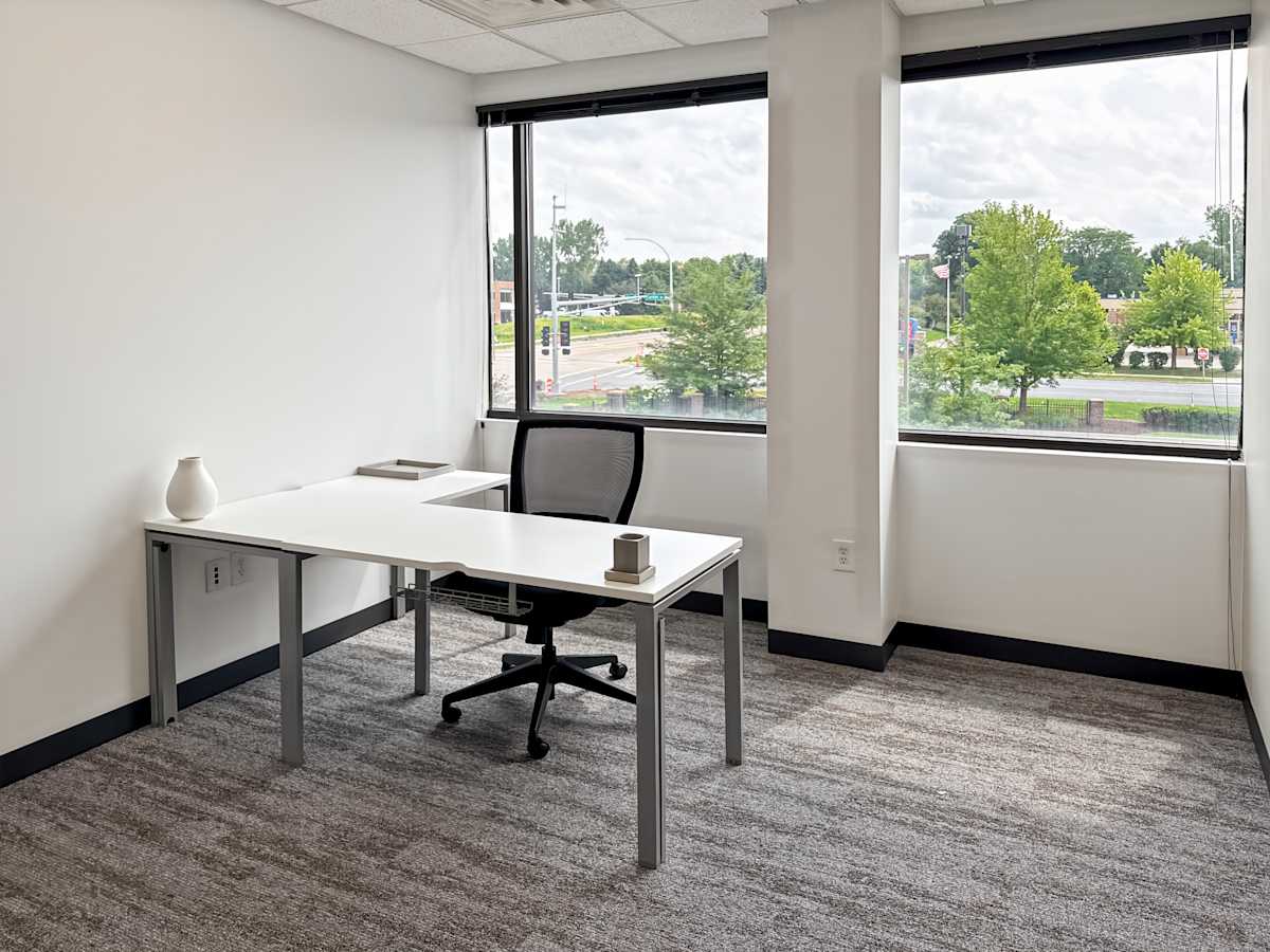 Regus - Eagan Woods photo 7