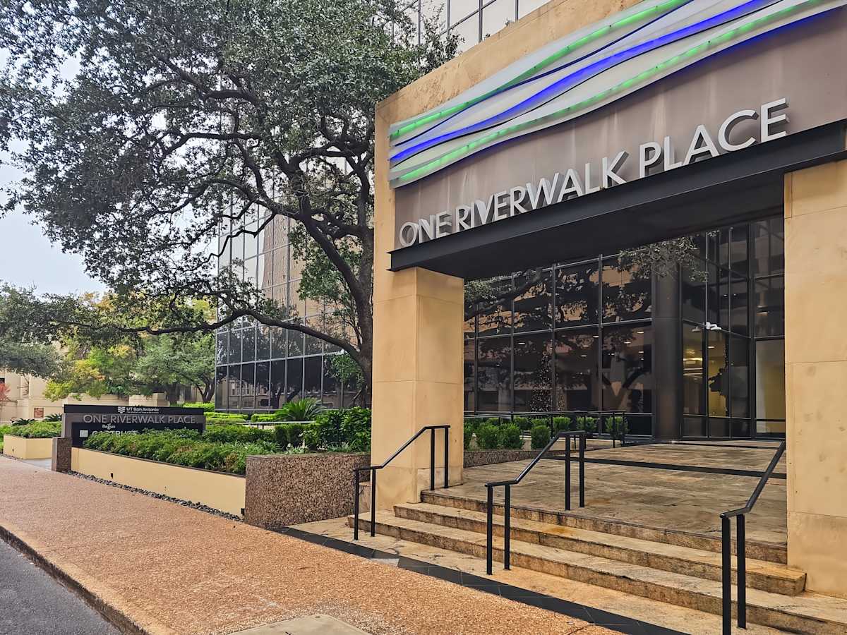 One Riverwalk Place photo 6