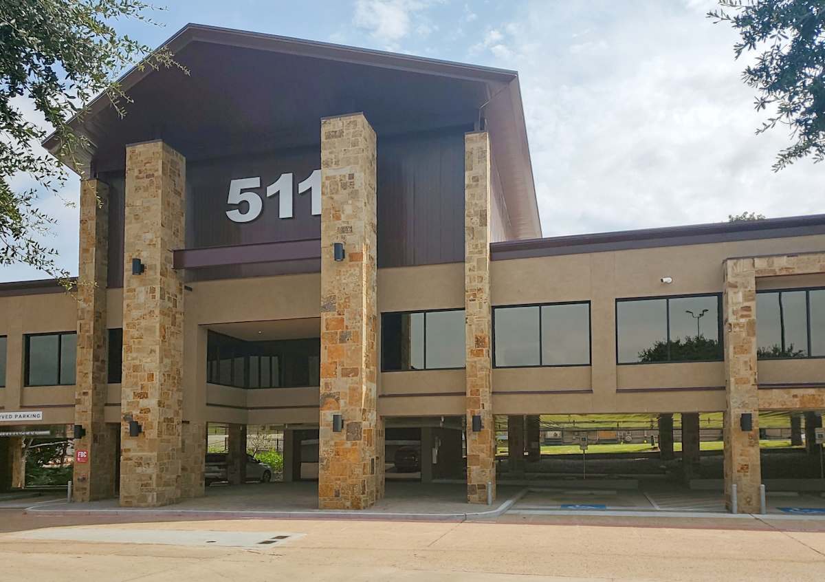511 University Dr E photo 1